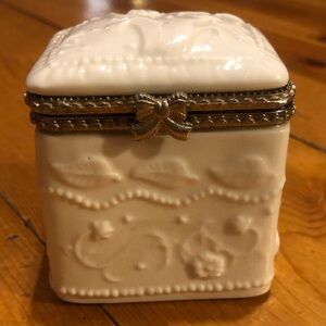 Vintage White Embossed Floral Metal Box Trim Bow Hinged Trinket Box